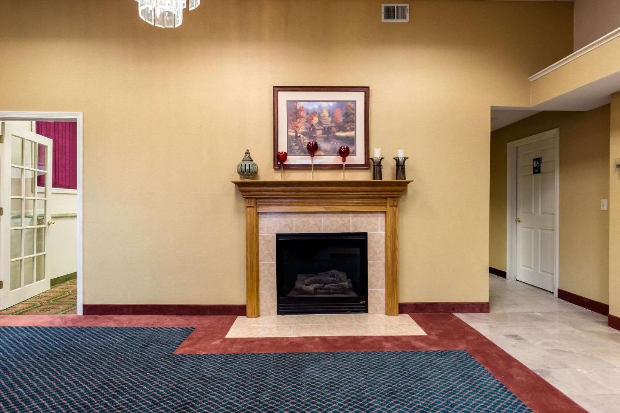 Towneplace Suites By Marriott Hadley Amherst Exterior photo