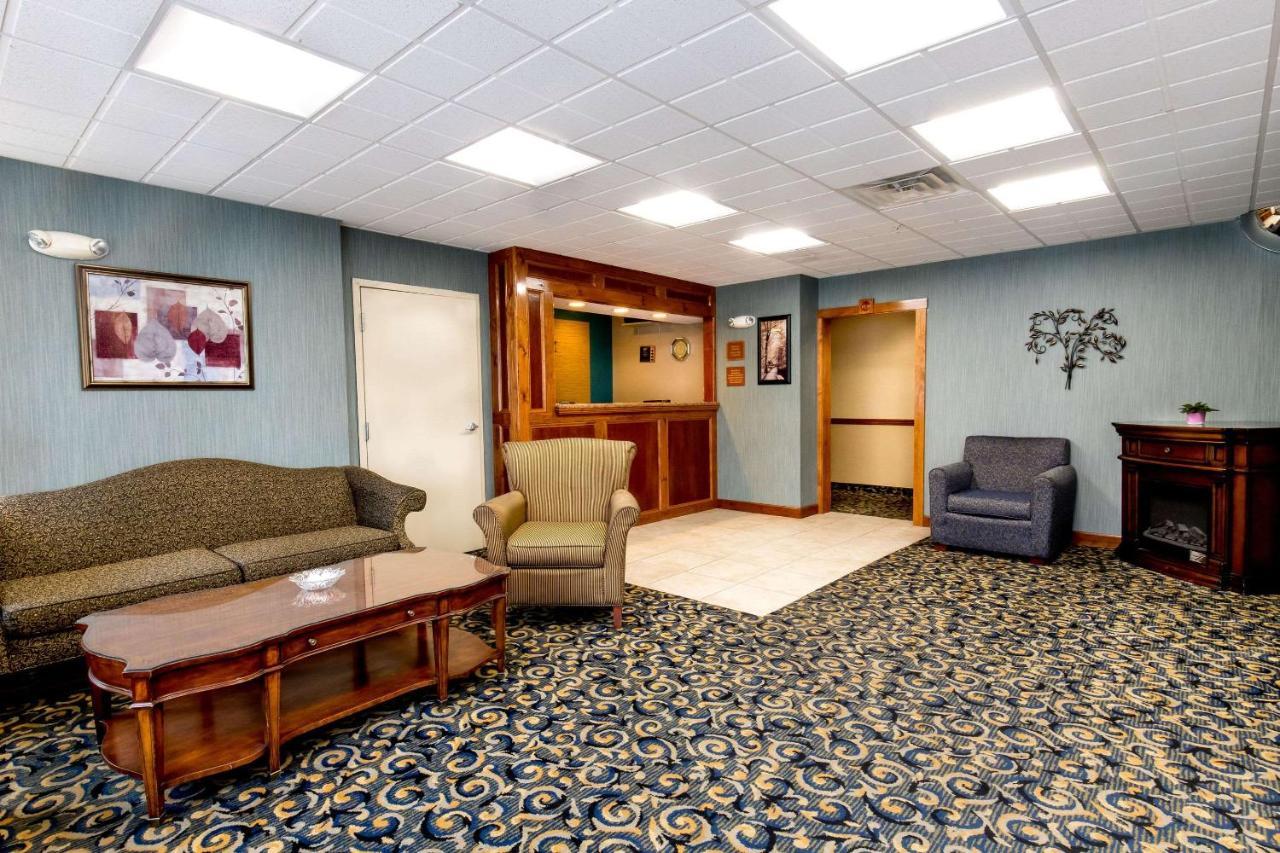 Towneplace Suites By Marriott Hadley Amherst Exterior photo